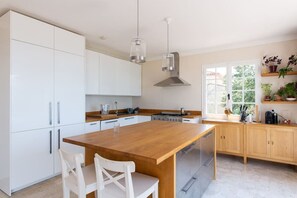 Kühlschrank, Ofen, Herdplatte, Geschirrspüler