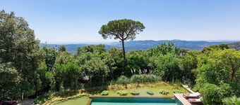 Villa unique avec piscine naturelle, vue sur la Côte d'Azur