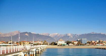 Montignoso: House with garden