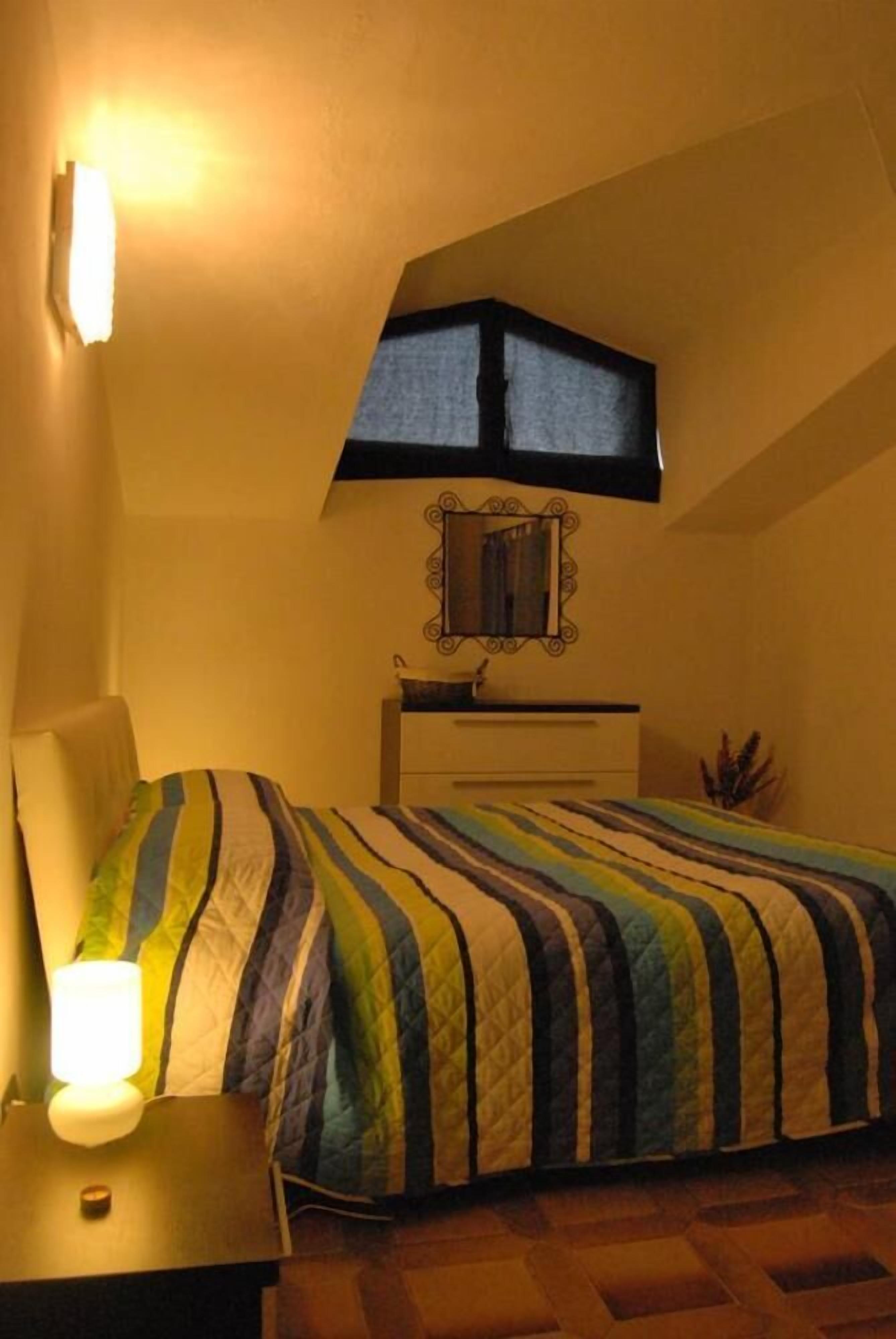 3 slaapkamers, een strijkplank/strijkijzer, internet