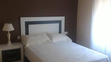 3 bedrooms, iron/ironing board