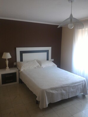 3 bedrooms, iron/ironing board