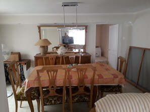 3 Schlafzimmer, Bügeleisen/Bügelbrett