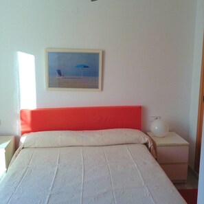 2 makuuhuonetta, silitysrauta/-lauta, Wi-Fi, vuodevaatteet