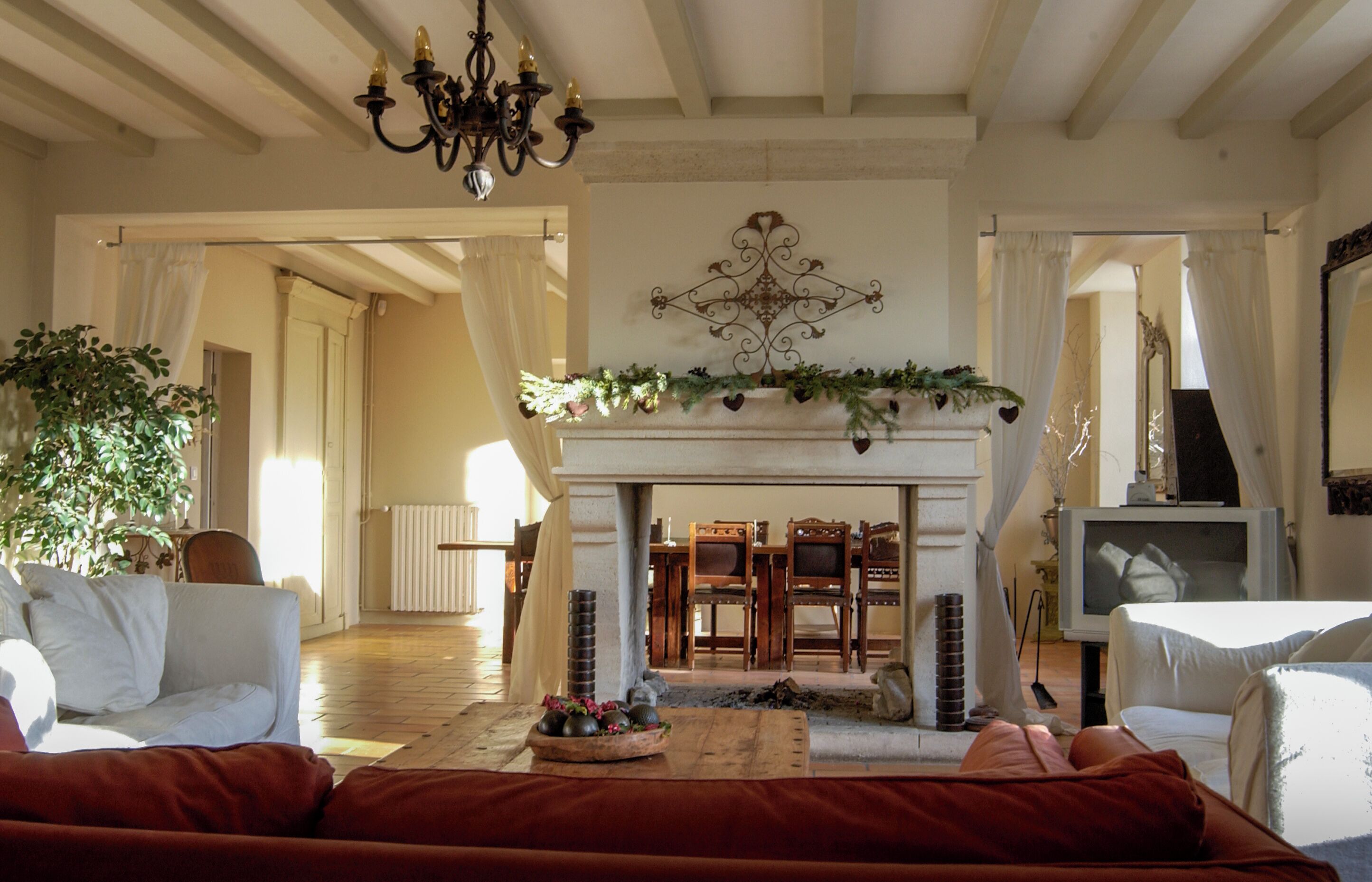 Smart TV, chimenea y tenis de mesa 