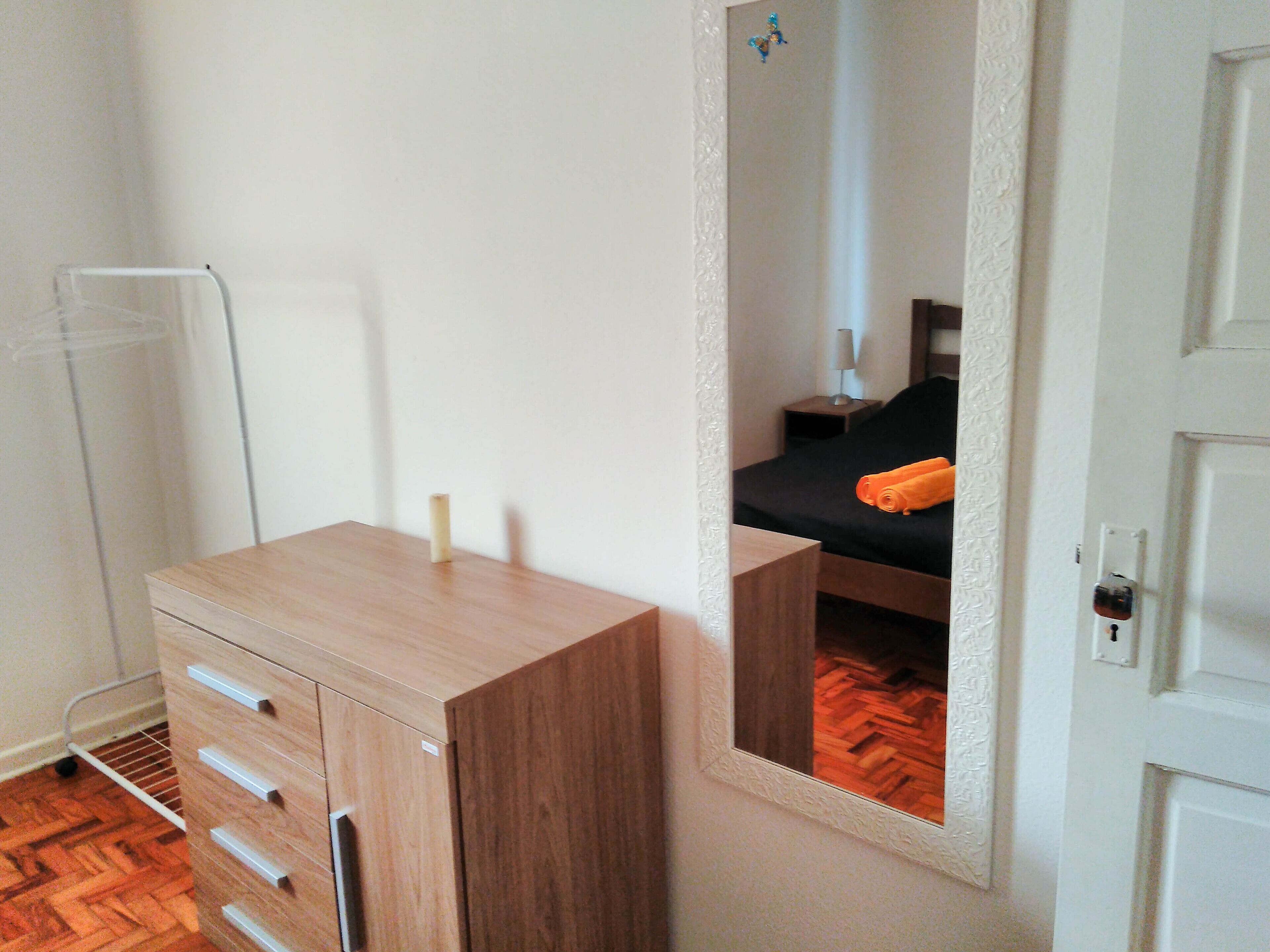 2 makuuhuonetta, silitysrauta/-lauta, Wi-Fi, vuodevaatteet