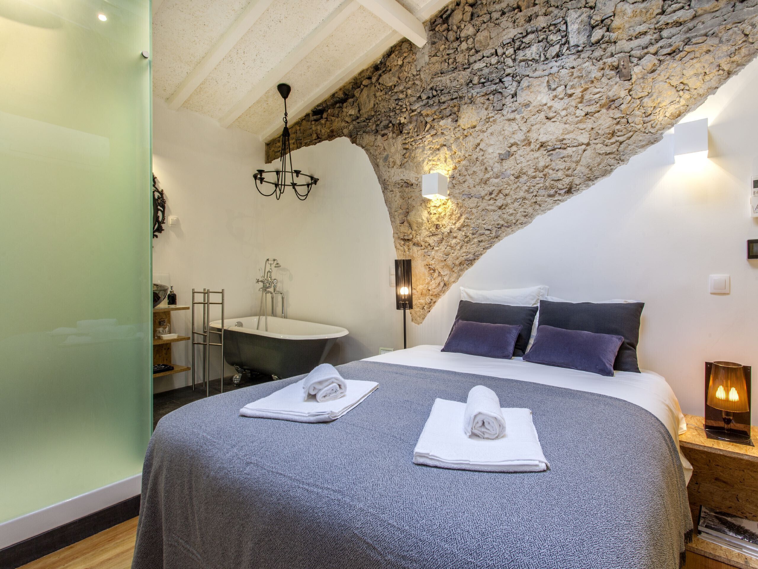 2 bedrooms, soundproofing, iron/ironing board, free WiFi