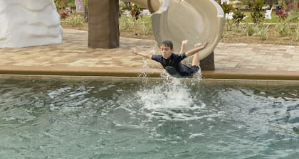 The Sweet Escape Mansion tiene capacidad para 52 personas y es como tu parque temático PROPIO.