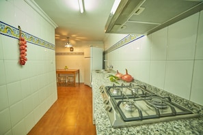 Fridge, microwave, dishwasher, coffee/tea maker