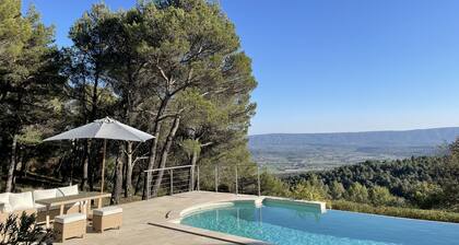 Maison en pierres du Luberon, Piscine chauffée à débordement, Patio, prÚs Gordes