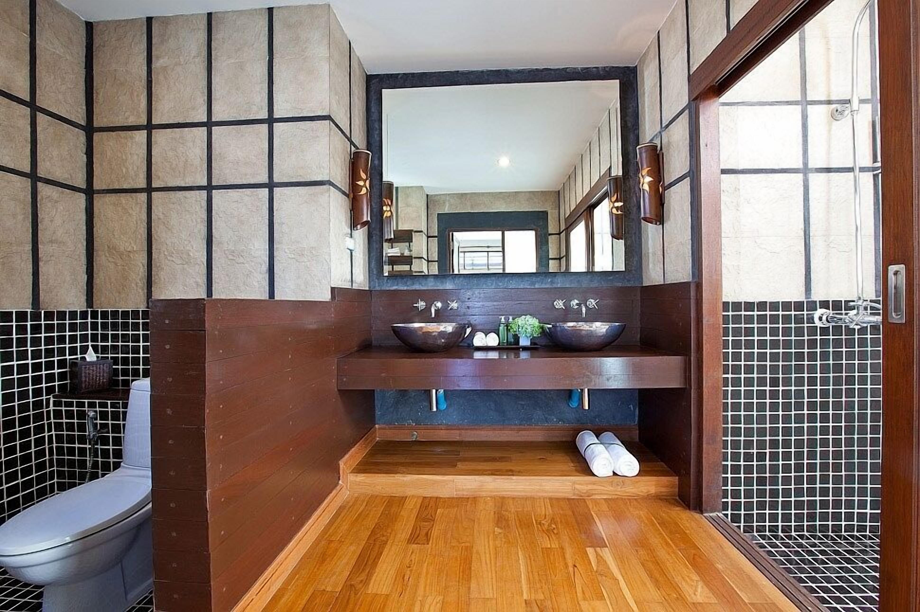 Beachfront Villa With Private Pool & Lovely Garden