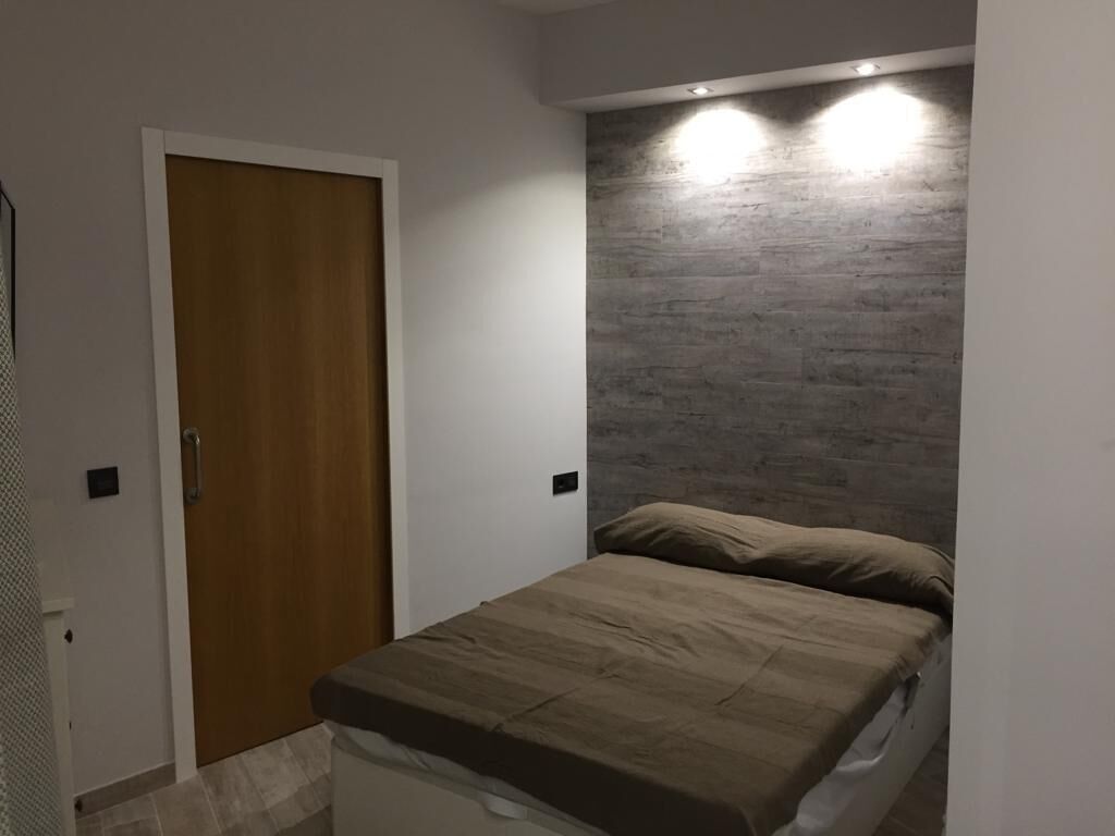 2 habitaciones, escritorio, tabla de planchar con plancha y wifi gratis 