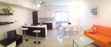 Televisión, libros, biblioteca de música