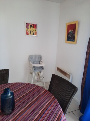 Interior - secure and quiet, close to all shops, museum, cinema, theater, shops (Albert)