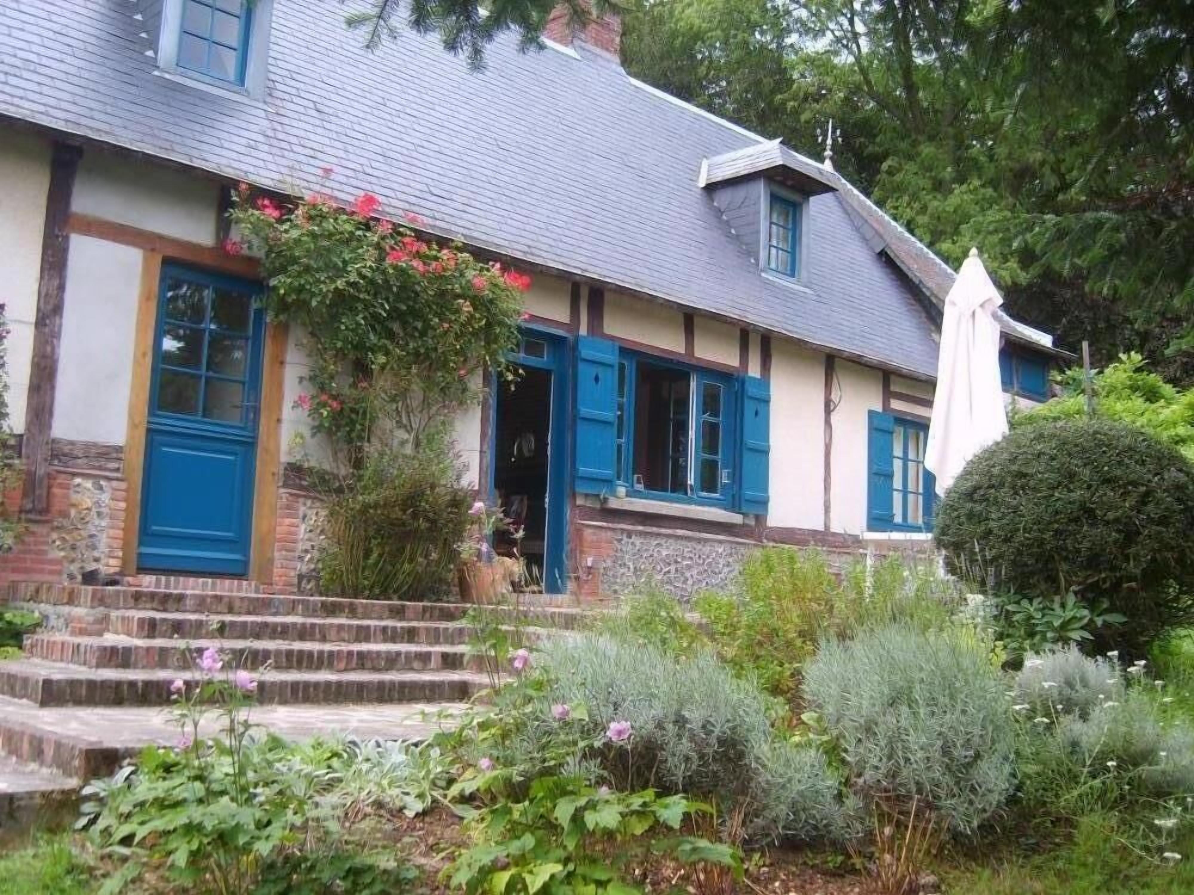 Pretty renovated traditional house, charm, calm in a bosky bower.