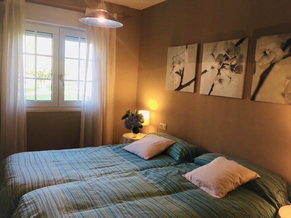 5 habitaciones, escritorio, tabla de planchar con plancha y wifi gratis 