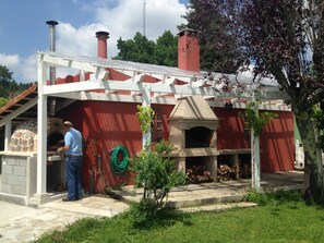 Property grounds - Comfortable Villa with large Pool, huge Garden (golf) and short trip to beaches* (Teo)