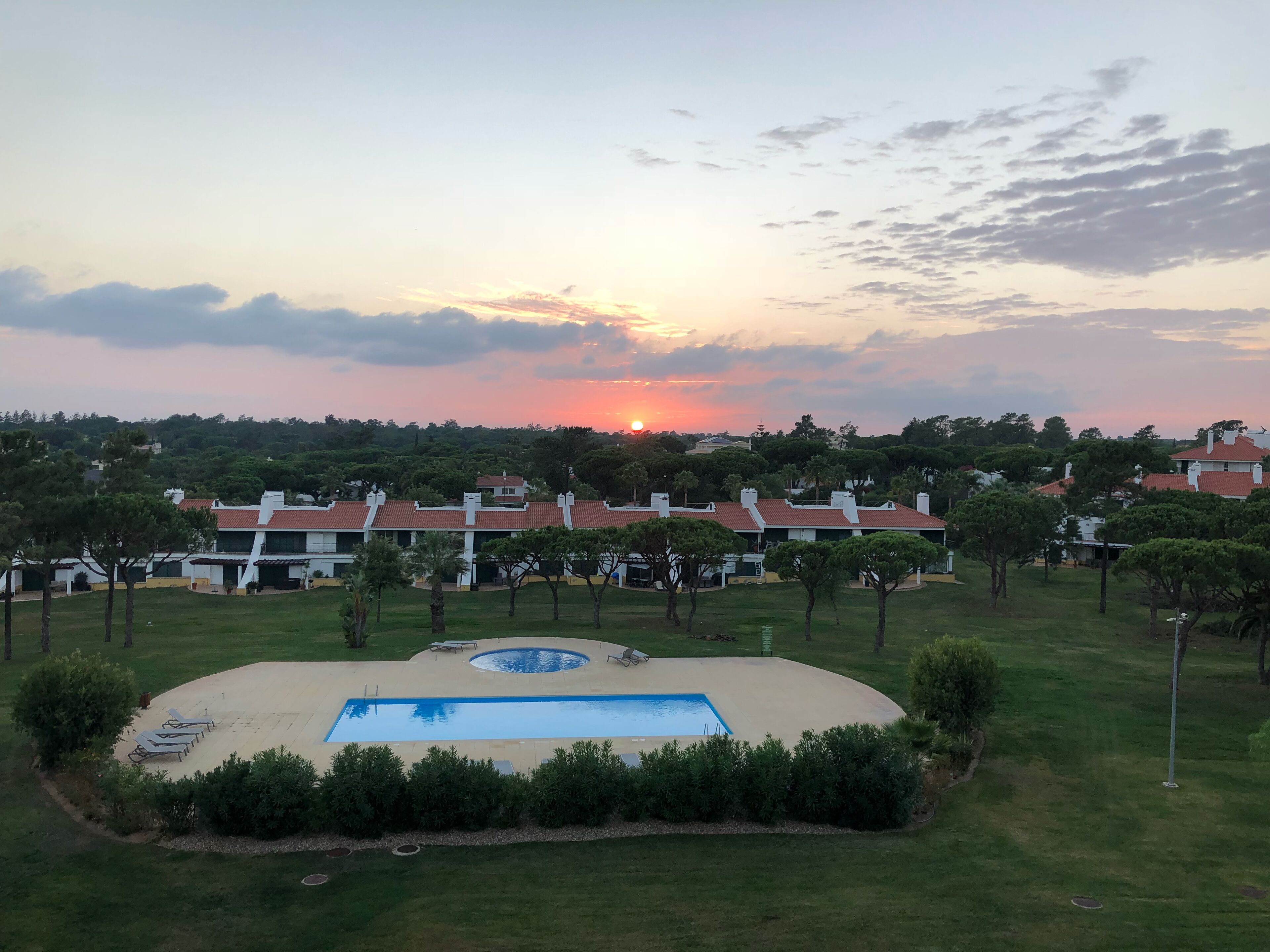 Modern 2 Bed, 2 Bath Apartment,Balcony & Roof Terrace Vila Sol Village