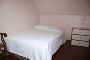 4 bedrooms, iron/ironing board, free WiFi