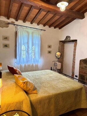 1 多间卧室、客房内保险箱、免费 WiFi、床单