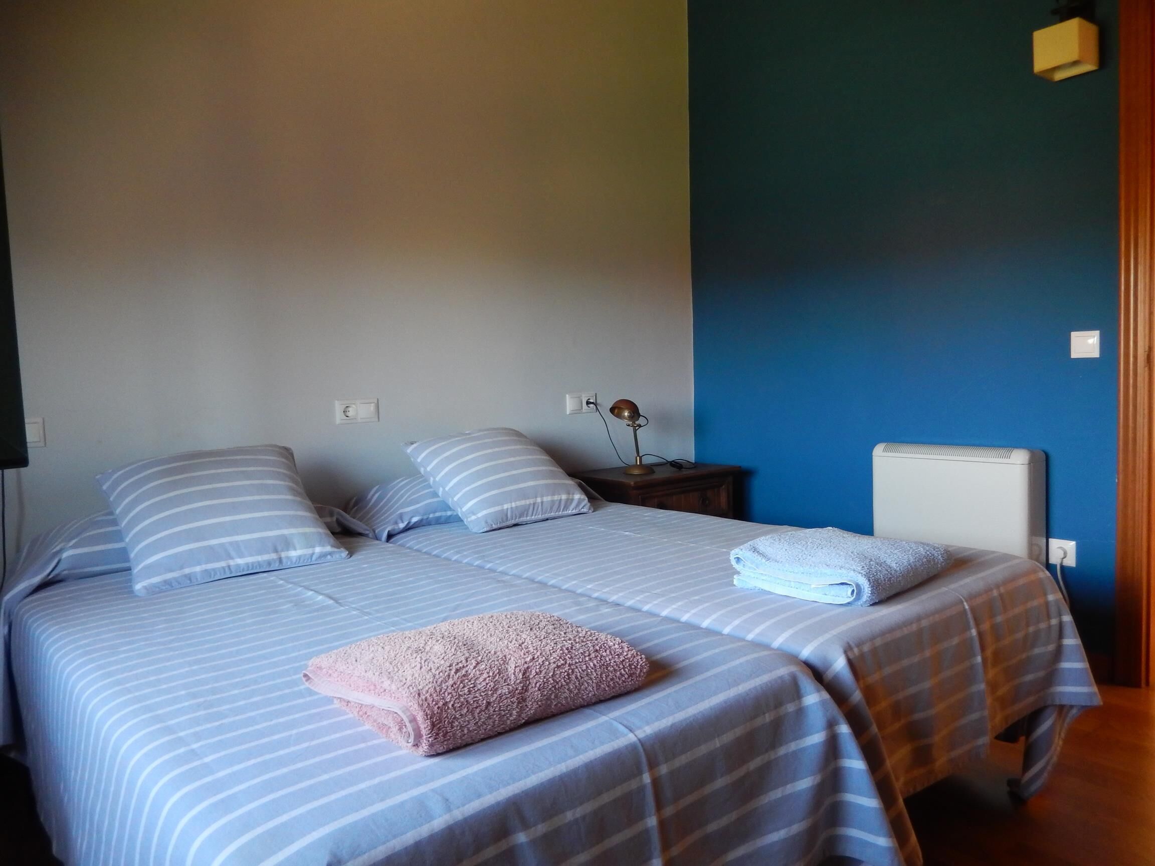 2 slaapkamers, een strijkplank/strijkijzer, beddengoed