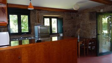 雪櫃、微波爐、焗爐、爐具