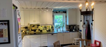 Komfortabelt hus i stille gade i den ældste del af Umeå. Fuldt udstyret.