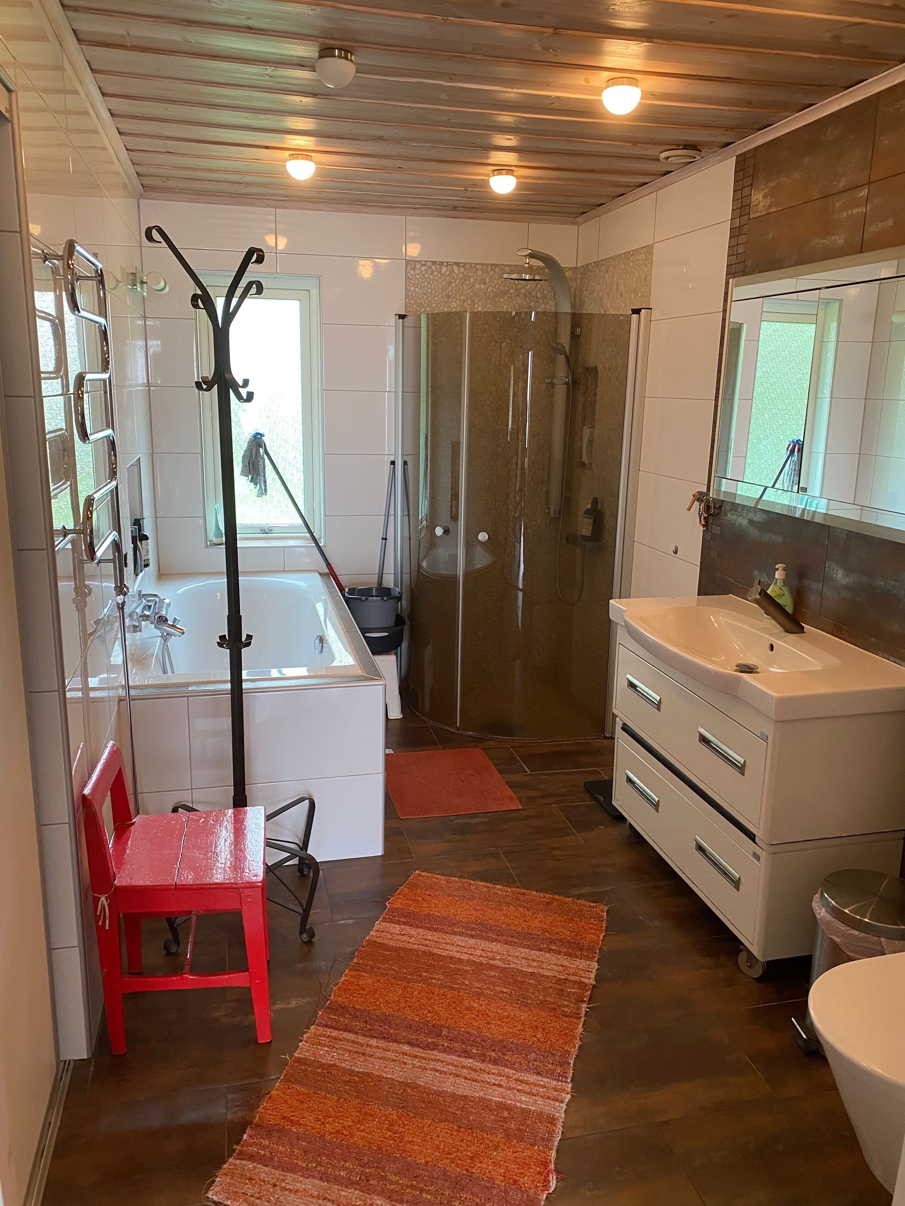 Combined shower/tub, hair dryer, towels, soap
