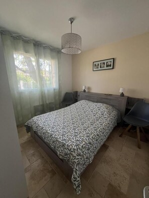 1 bedroom, iron/ironing board, internet