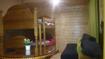 3 bedrooms, iron/ironing board, bed sheets, wheelchair access