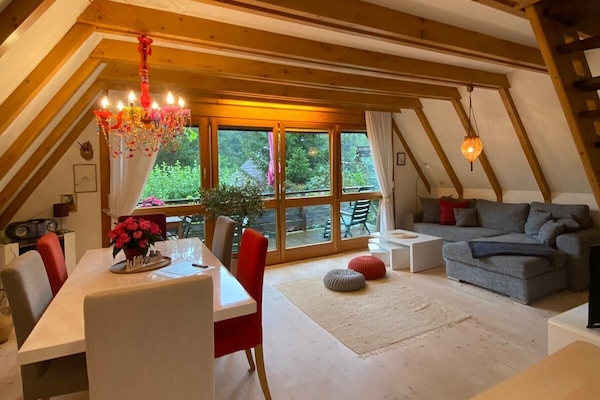 Smart TV, lareira, biblioteca musical