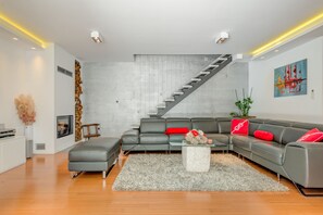 TV, fireplace, DVD player, stereo