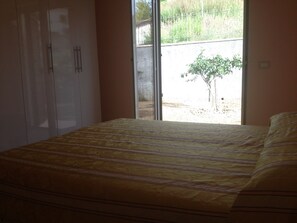 3 chambres, fer et planche à repasser, Wi-Fi, draps fournis