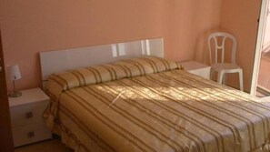 3 bedrooms, iron/ironing board, WiFi, bed sheets - House with garden, gazebo, barbecue, pizza oven, and a view of Isola Cirella (Diamante)