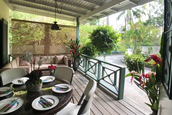 Shelsea deck looks onto garden