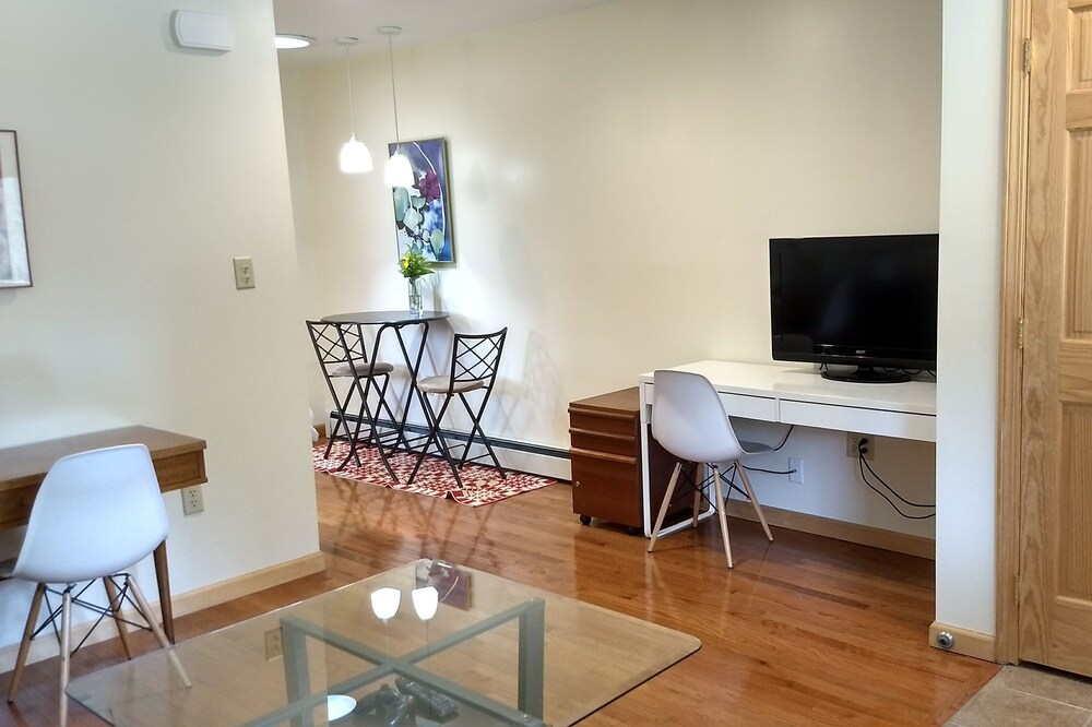 Very NEW 1br Guest House with modern decor