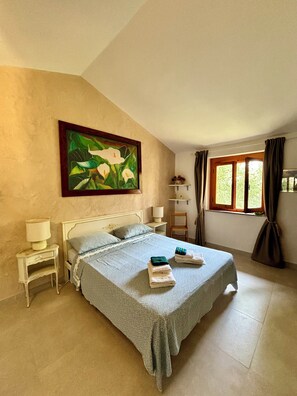 2 bedrooms, iron/ironing board, travel cot, free WiFi