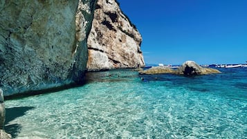 Una spiaggia nelle vicinanze