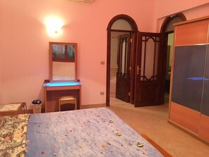 6 chambres, fer et planche à repasser, accès au Wi-Fi (inclus)