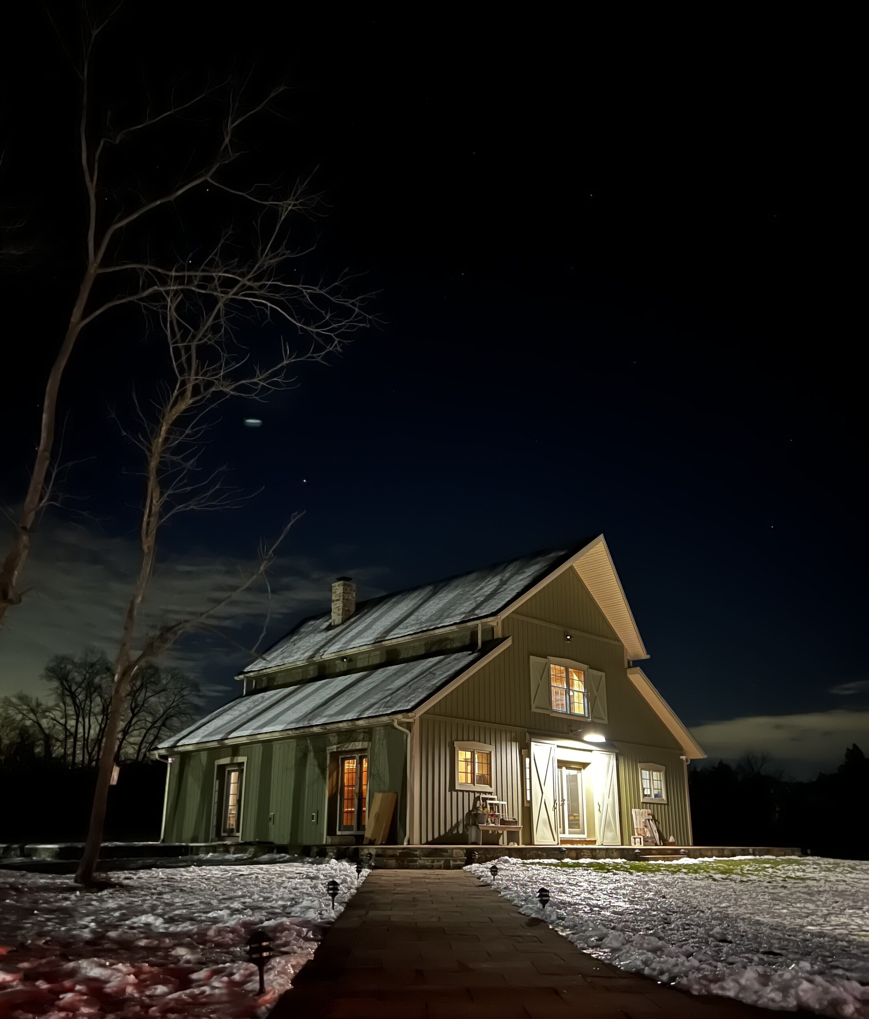 Perfect Getaway; Rustic and Contemporary; Secluded yet close to attractions. 