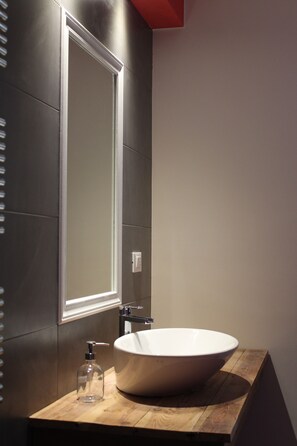 Shower, hair dryer, bidet, towels - Alberto apartment (vittorio veneto)