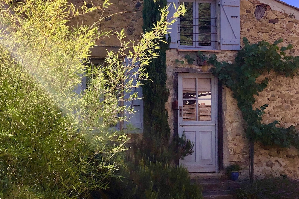 Prunelle house: old grocery store in the XVII century village