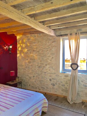 2 chambres, fer et planche à repasser, Wi-Fi gratuit, draps fournis