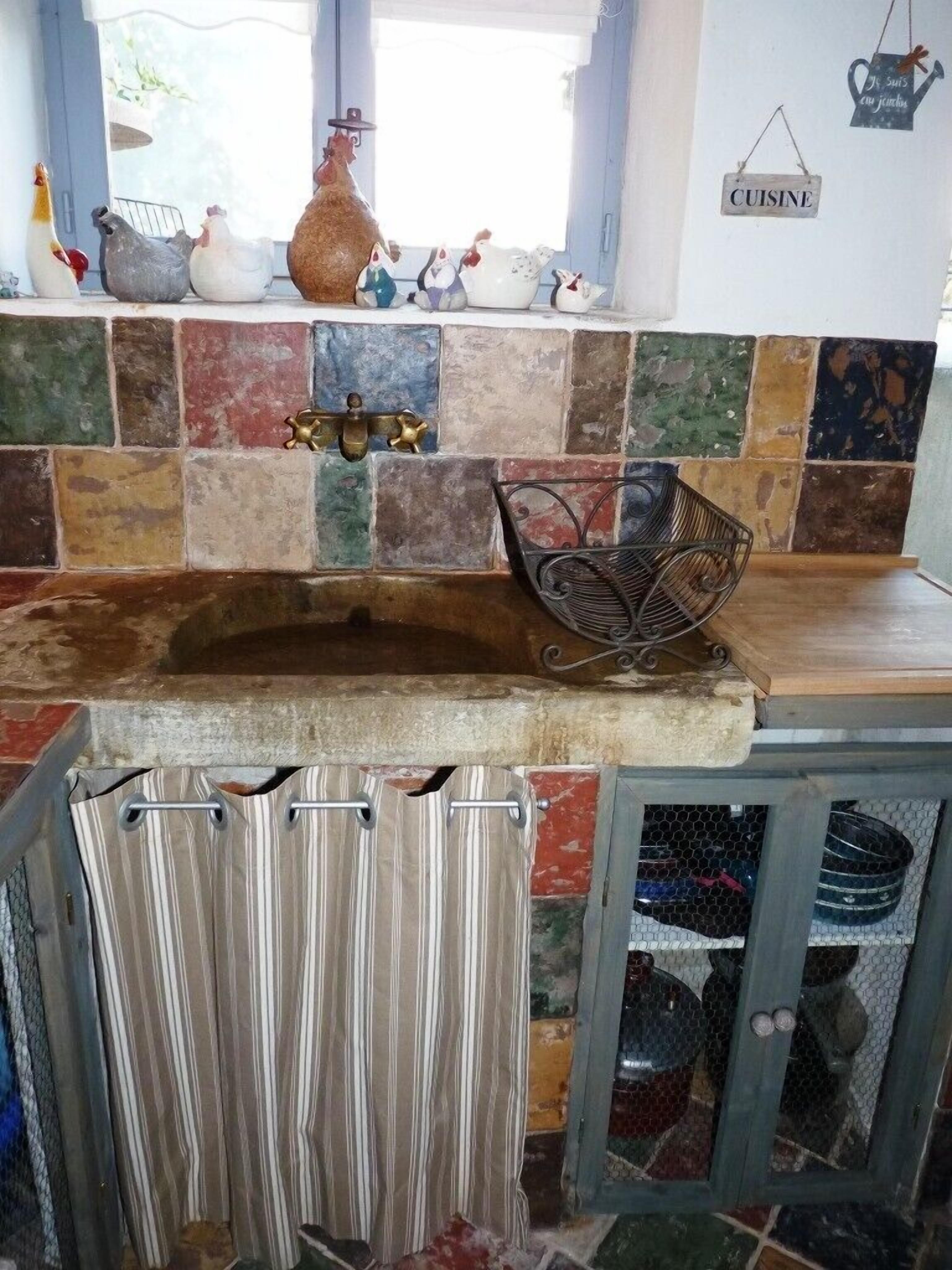 Prunelle house: old grocery store in the XVII century village