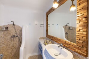 Shower, hair dryer, towels - Villa Ioli Sea View Private Pool (Mykonos)