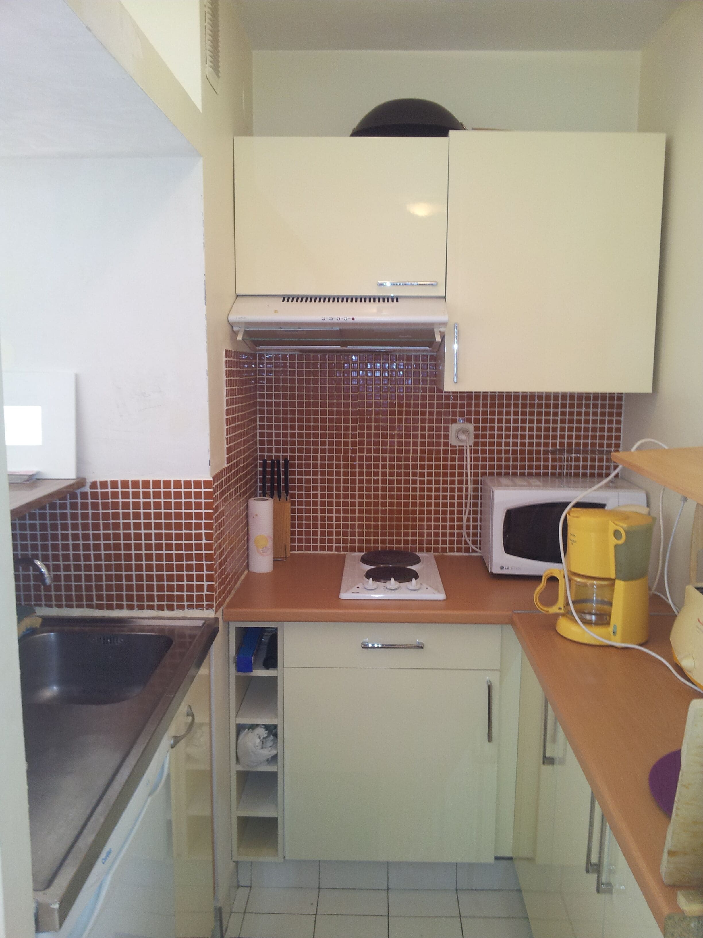 NICE APARTMENT IN RESIDENCE ARBORÉE AT THE FOOT OF THE BEACH THE LAVANDOU 1 TO 4 PEOPLE