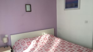 1 bedroom, iron/ironing board, travel cot, WiFi