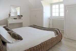 4 bedrooms, iron/ironing board, travel cot, free WiFi