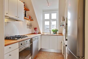 Kühlschrank, Ofen, Herdplatte, Geschirrspüler