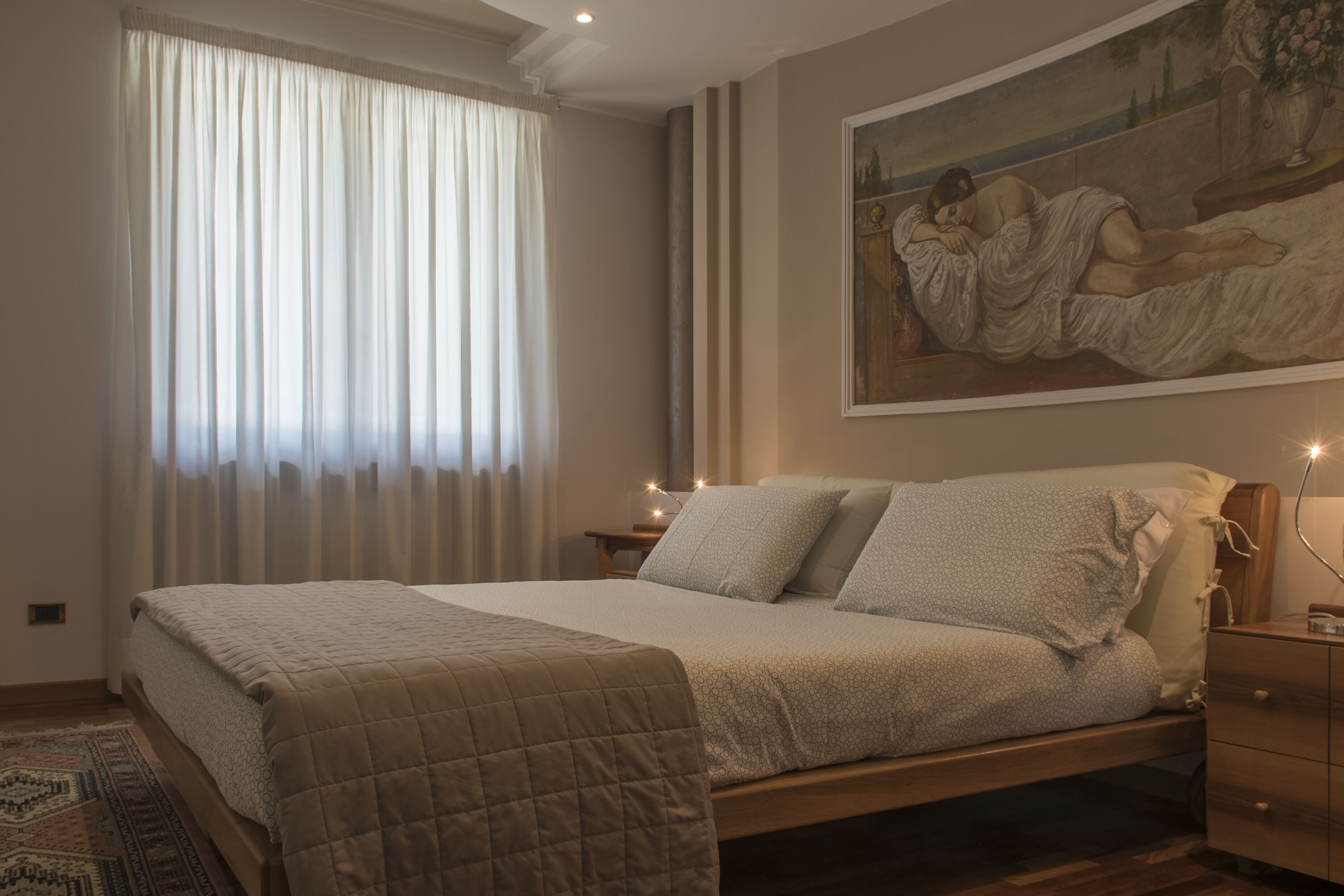 6 Schlafzimmer, Schreibtisch, Bügeleisen/Bügelbrett, Reisekinderbett